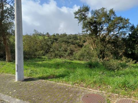 Terreno de 562m2 urbano em Barreira, Leiria