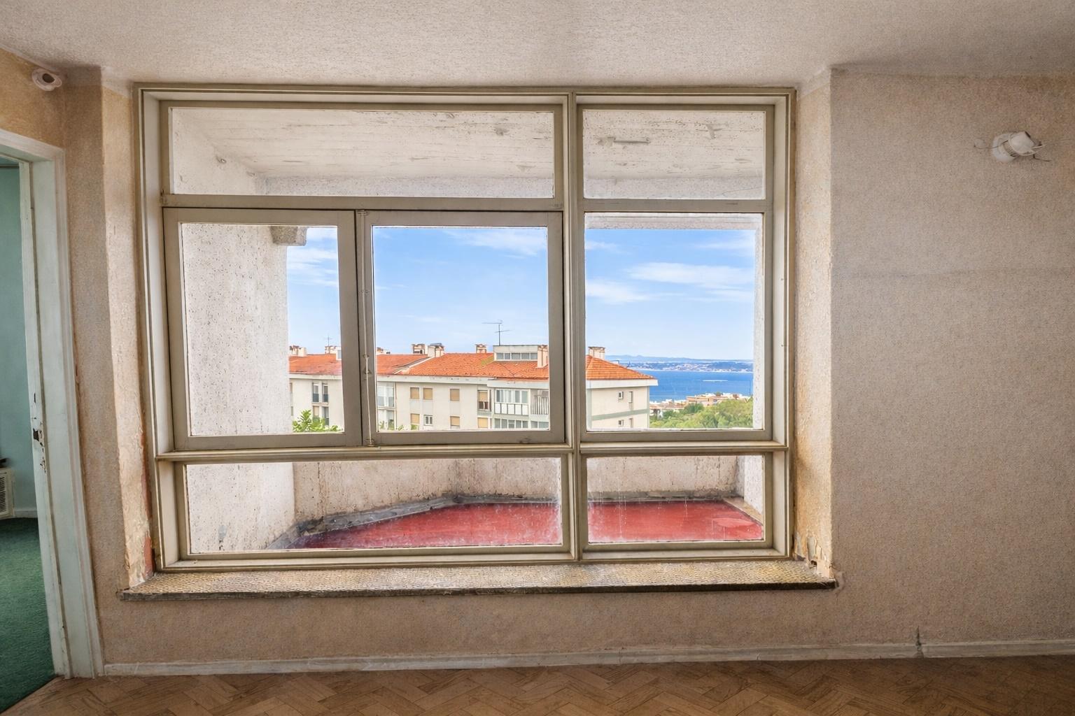 Apartamento T3 com varanda, com vista deslumbrante para o Rio Tejo - Olivais Sul