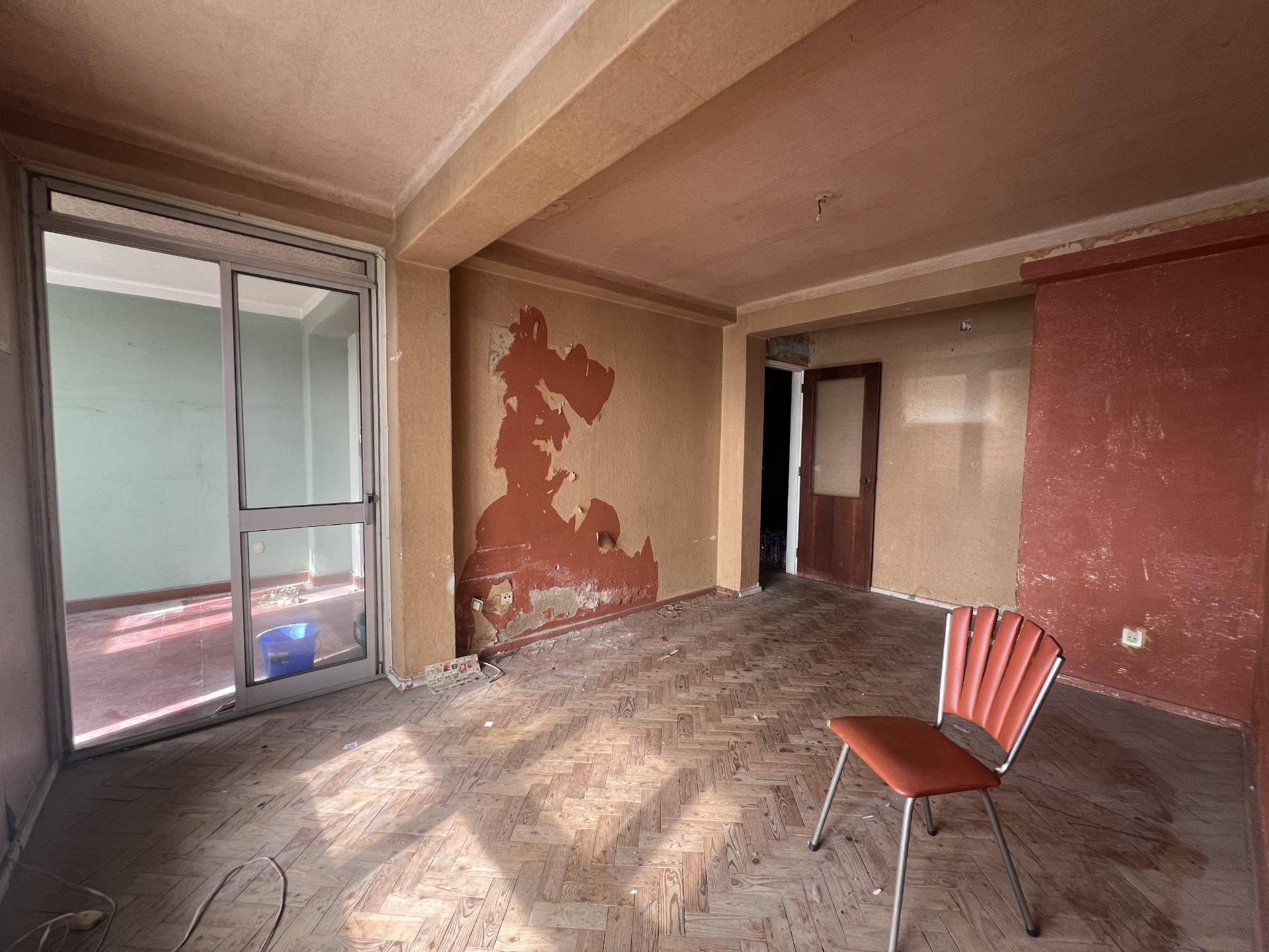 Apartamento T3 com varanda, com vista deslumbrante para o Rio Tejo - Olivais Sul