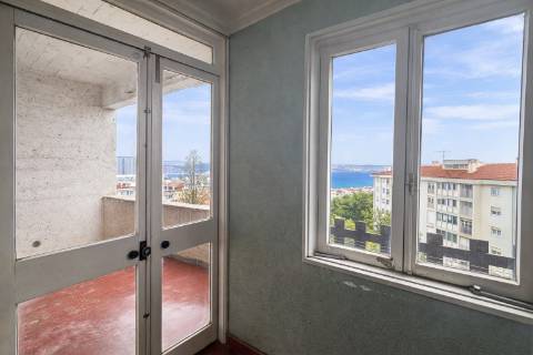 Apartamento T3 com varanda, com vista deslumbrante para o Rio Tejo - Olivais Sul