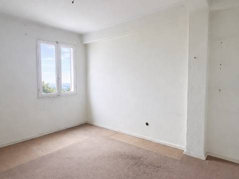 Apartamento T3 com varanda, com vista deslumbrante para o Rio Tejo - Olivais Sul