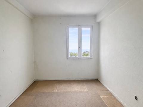 Apartamento T3 com varanda, com vista deslumbrante para o Rio Tejo - Olivais Sul