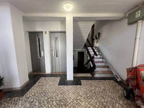 Apartamento T3 com varanda, com vista deslumbrante para o Rio Tejo - Olivais Sul