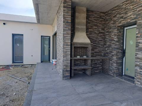 Moradia V4 Contemporânea de Excelência, Parceiros