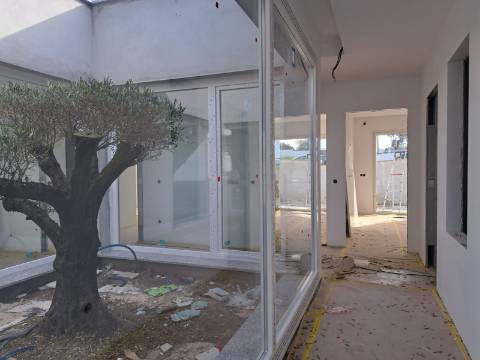 Moradia V4 Contemporânea de Excelência, Parceiros