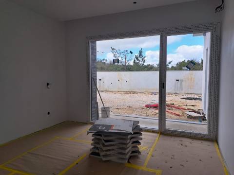 Moradia V4 Contemporânea de Excelência, Parceiros