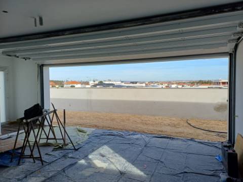 Moradia V4 Contemporânea de Excelência, Parceiros