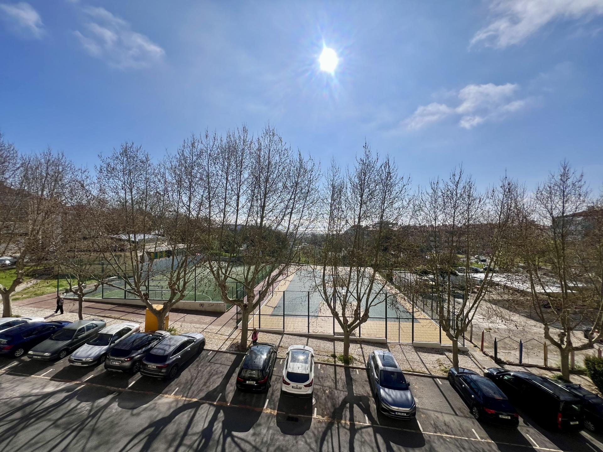 Apartamento T2 com vista de rio, varanda e arrecadação no Forte da Casa