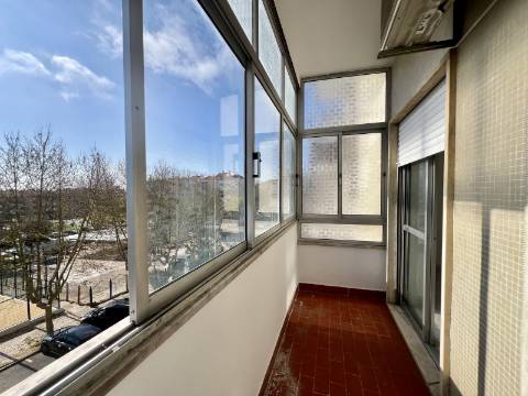 Apartamento T2 com vista de rio, varanda e arrecadação no Forte da Casa