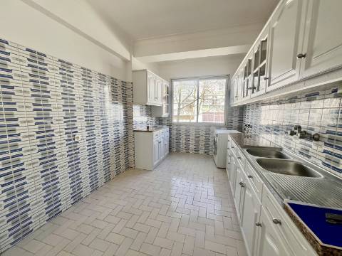 Apartamento T2 com vista de rio, varanda e arrecadação no Forte da Casa