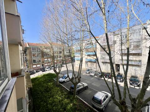 Apartamento T2 com vista de rio, varanda e arrecadação no Forte da Casa