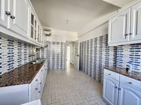 Apartamento T2 com vista de rio, varanda e arrecadação no Forte da Casa