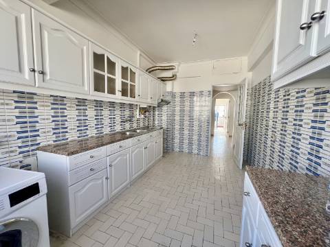 Apartamento T2 com vista de rio, varanda e arrecadação no Forte da Casa