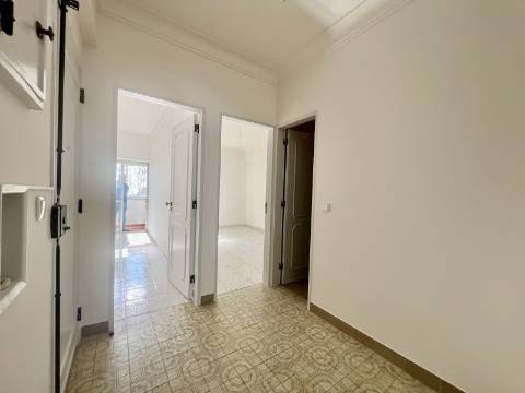 Apartamento T2 com vista de rio, varanda e arrecadação no Forte da Casa