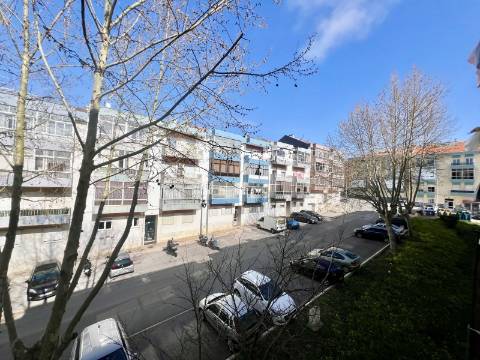 Apartamento T2 com vista de rio, varanda e arrecadação no Forte da Casa