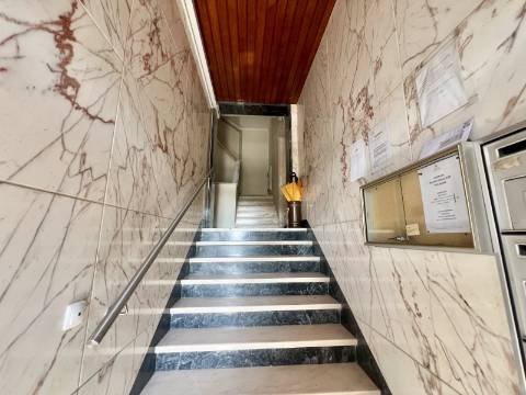 Apartamento T2 com vista de rio, varanda e arrecadação no Forte da Casa