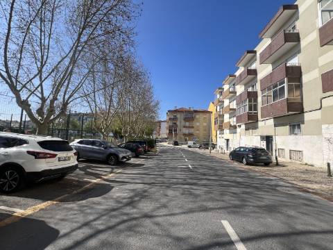 Apartamento T2 com vista de rio, varanda e arrecadação no Forte da Casa