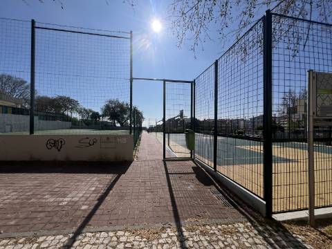 Apartamento T2 com vista de rio, varanda e arrecadação no Forte da Casa