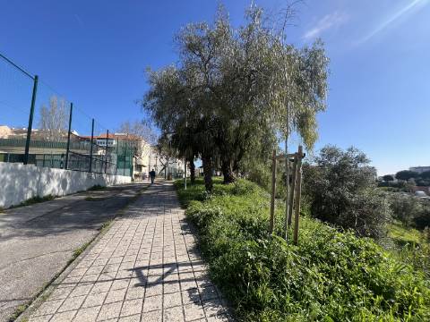 Apartamento T2 com vista de rio, varanda e arrecadação no Forte da Casa