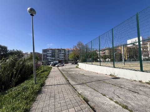 Apartamento T2 com vista de rio, varanda e arrecadação no Forte da Casa