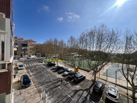 Apartamento T2 com vista de rio, varanda e arrecadação no Forte da Casa