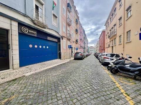 Apartamento T2 com varanda e vista de cidade - totalmente renovado