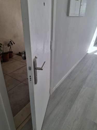 Apartamento T2 remodelado no Bairro do Charquinho em Benfica