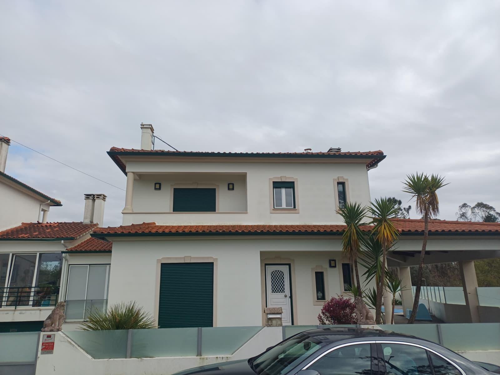 Excelente moradia T4 com piscina e garagem na Bajouca