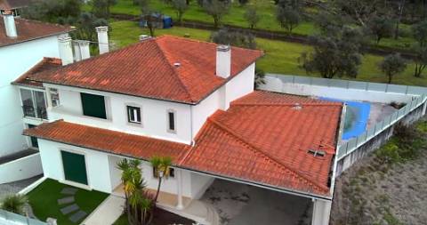 Excelente moradia T4 com piscina e garagem na Bajouca