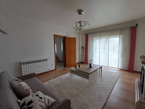 Excelente moradia T4 com piscina e garagem na Bajouca