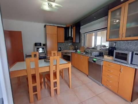 Excelente moradia T4 com piscina e garagem na Bajouca