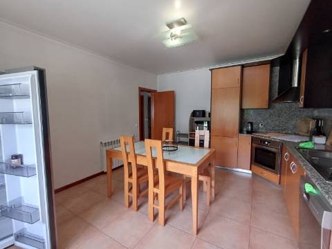 Excelente moradia T4 com piscina e garagem na Bajouca