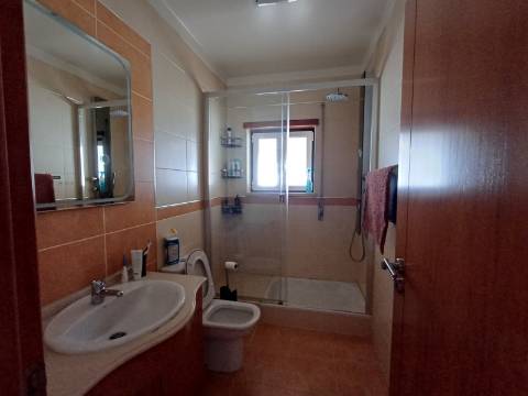 Excelente moradia T4 com piscina e garagem na Bajouca