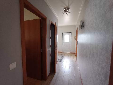 Excelente moradia T4 com piscina e garagem na Bajouca