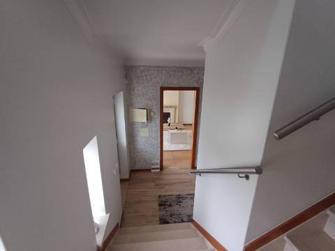 Excelente moradia T4 com piscina e garagem na Bajouca