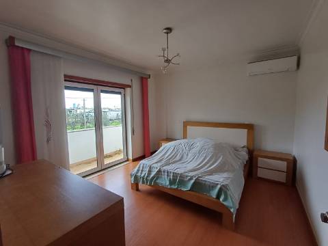 Excelente moradia T4 com piscina e garagem na Bajouca