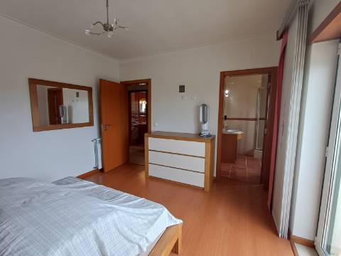 Excelente moradia T4 com piscina e garagem na Bajouca