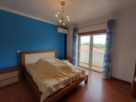 Excelente moradia T4 com piscina e garagem na Bajouca