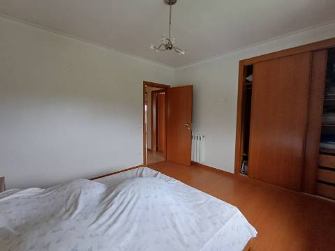 Excelente moradia T4 com piscina e garagem na Bajouca