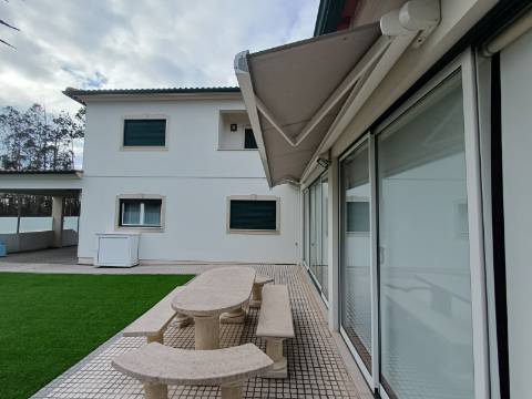 Excelente moradia T4 com piscina e garagem na Bajouca