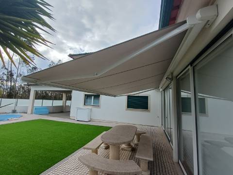 Excelente moradia T4 com piscina e garagem na Bajouca