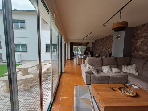 Excelente moradia T4 com piscina e garagem na Bajouca