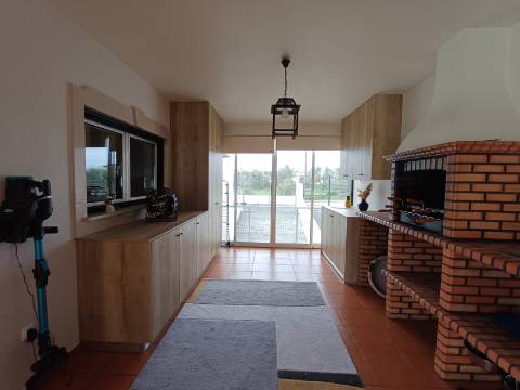 Excelente moradia T4 com piscina e garagem na Bajouca