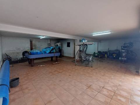 Excelente moradia T4 com piscina e garagem na Bajouca
