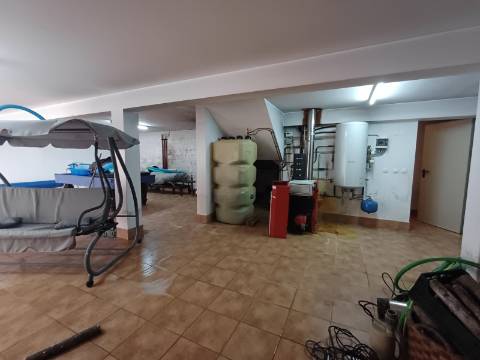 Excelente moradia T4 com piscina e garagem na Bajouca