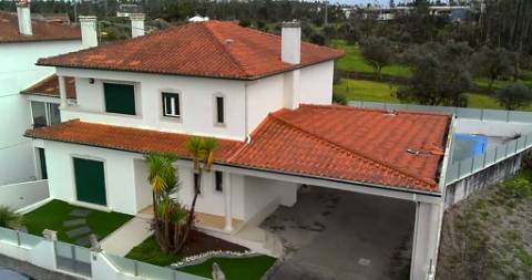 Excelente moradia T4 com piscina e garagem na Bajouca