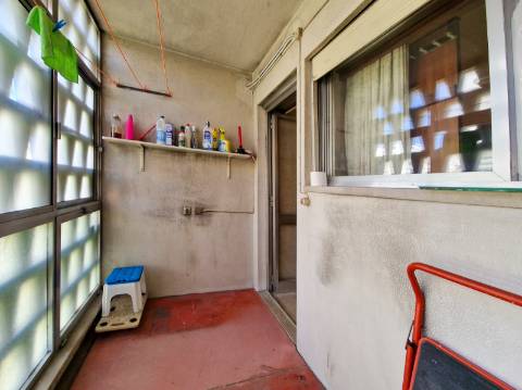 Apartamento T4 com estacionamento na Av. EUA