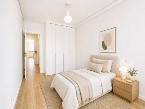 Elegante apartamento T2 totalmente renovado com elevador e varanda, na Graça em Lisboa