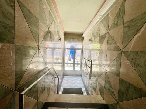 Elegante apartamento T2 totalmente renovado com elevador e varanda, na Graça em Lisboa