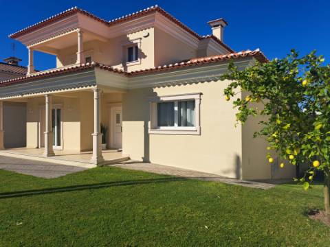 Moradia V5 em pleno centro de Ourém